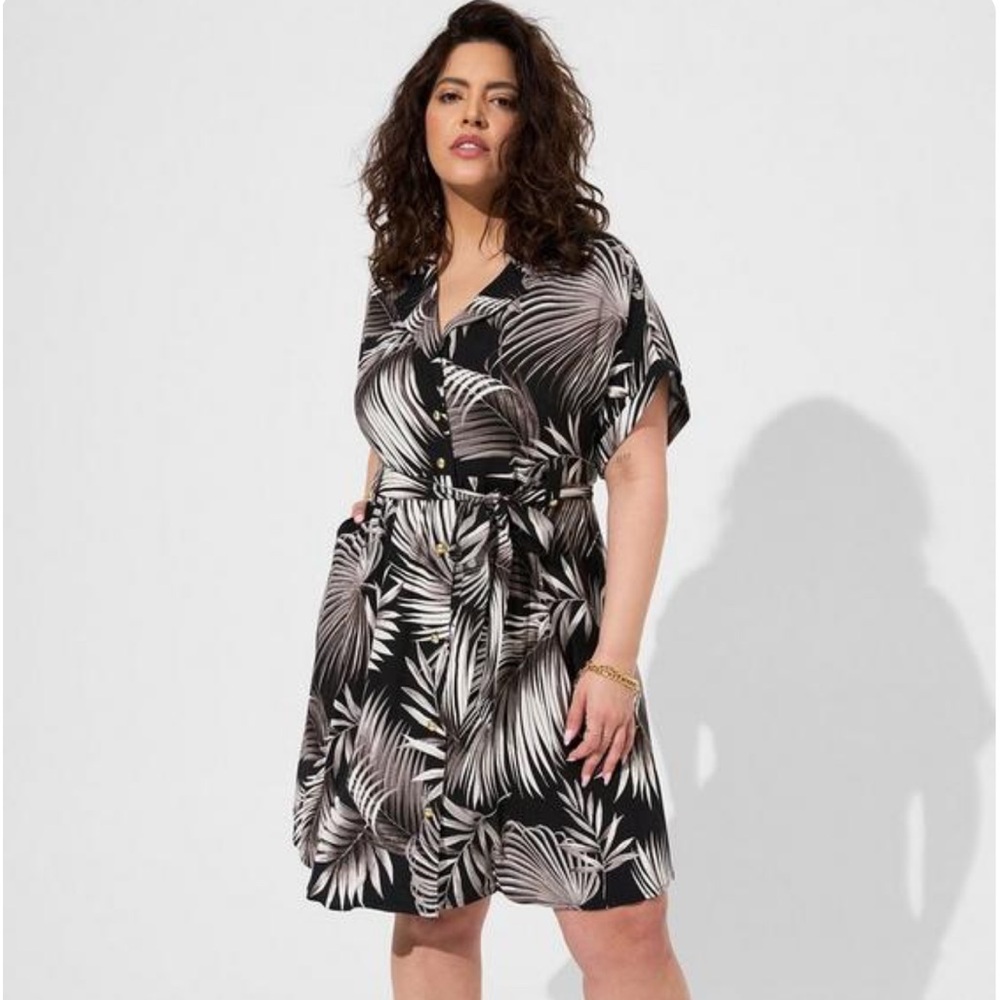 Torrid Rayon Slub Button front collared dress in Palm leaves black